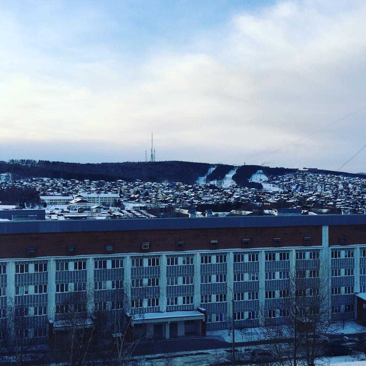 Иркутская областная больница в юбилейном. Областная больница Иркутск. Больница Юбилейный Иркутск. Иркутская областная клиническая больница в Юбилейном. Иркутск областная больница Юбилейный 100.